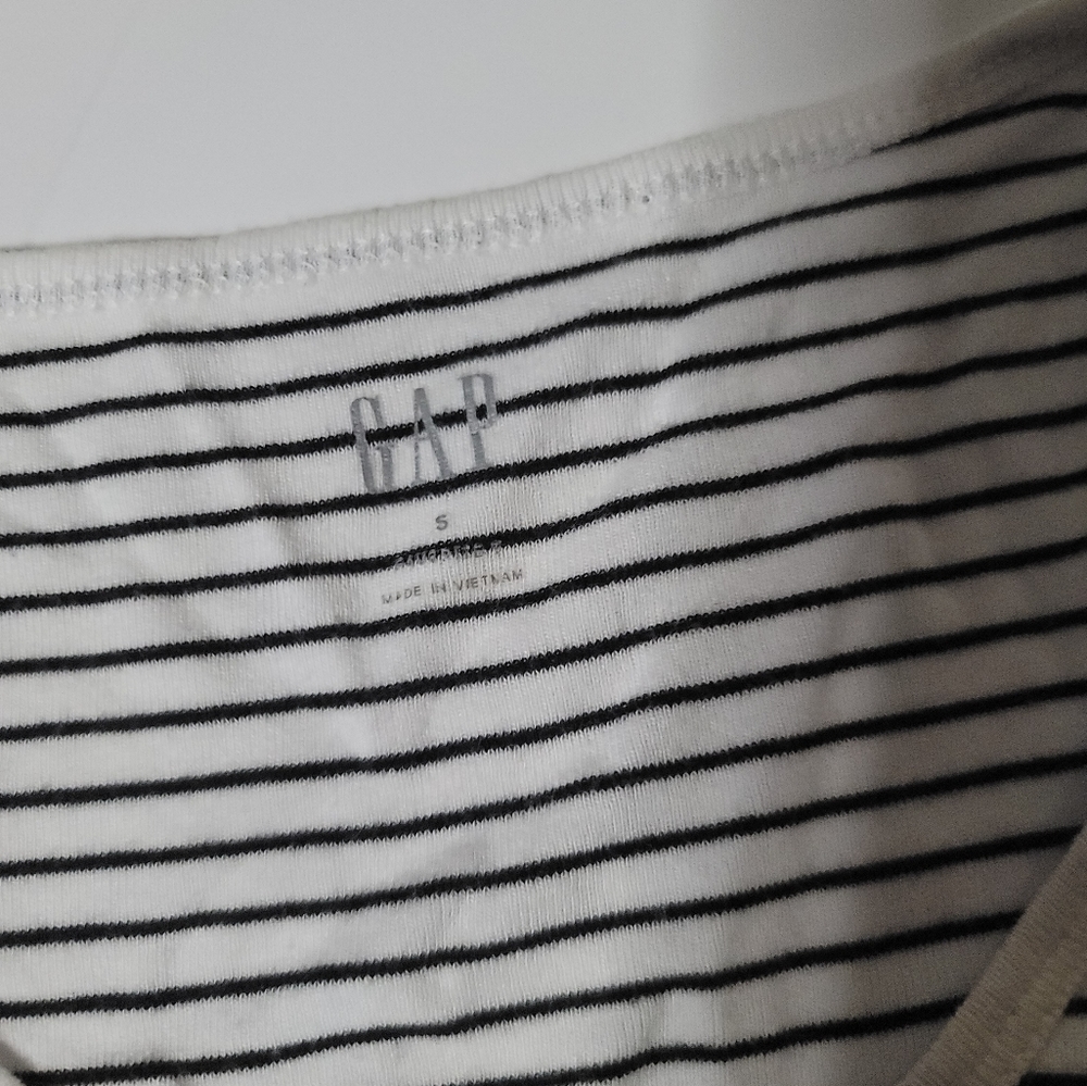 Gap top size small - Picture 4 of 4